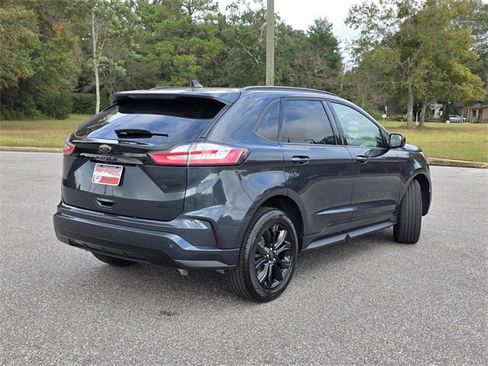 Used 2024 Ford Edge SE w/ Black Appearance Package image 5