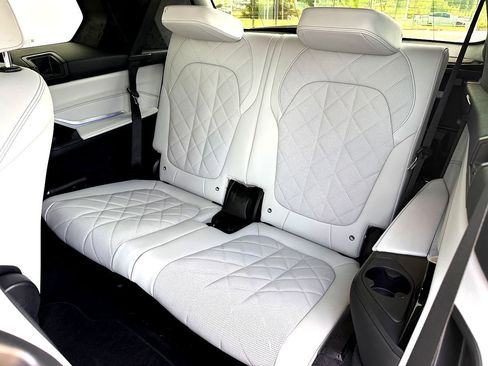 Certified 2023 BMW X7 xDrive40i w/ Premium Package image 24