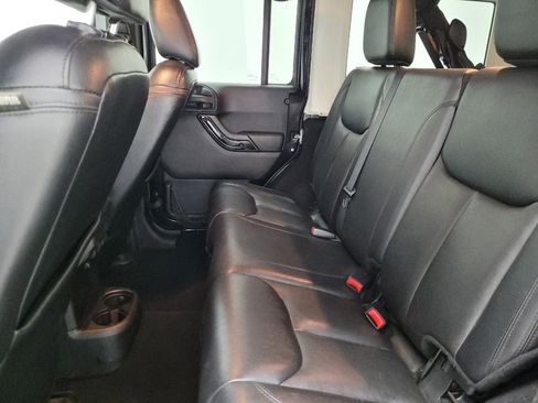 Used 2015 Jeep Wrangler Unlimited Sahara image 18