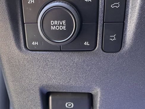 Used 2025 Ford Expedition Active image 19