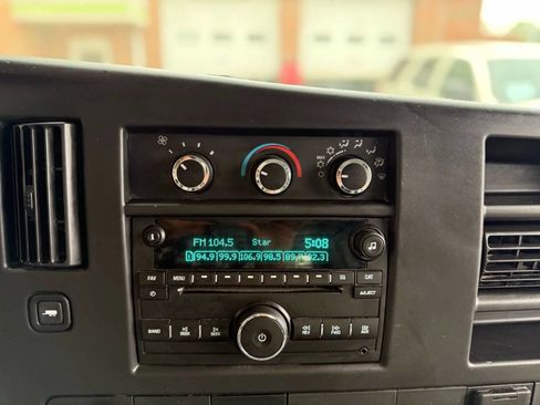 Used 2016 Chevrolet Express 2500 Extended image 10