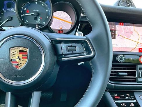 Used 2025 Porsche Macan image 12