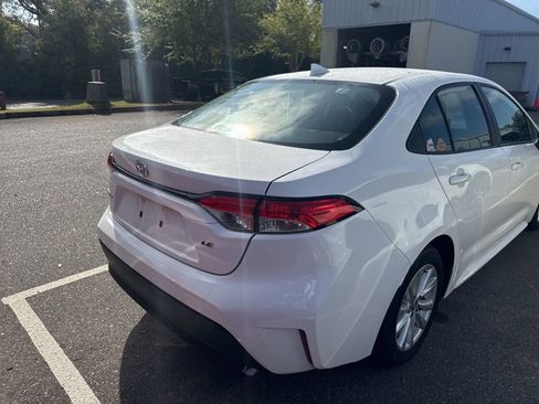 Used 2024 Toyota Corolla LE w/ LE Convenience Package image 6