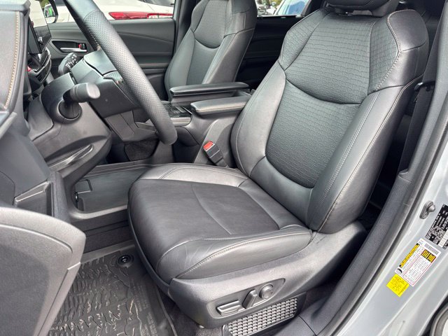 Used 2026 Toyota Sienna XLE Woodland Edition AWD/4WD image 9