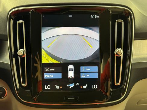 Used 2022 Volvo XC40 T5 Momentum w/ Premium Package image 28