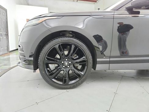 Used 2018 Land Rover Range Rover Velar R-Dynamic SE image 31