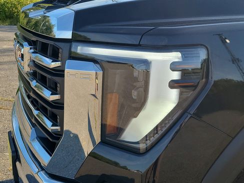 Used 2024 GMC Sierra 2500 SLE w/ SLE Value Package; AWD/4WD image 9