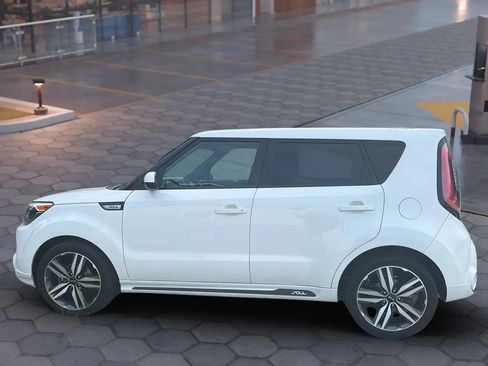 Used 2016 Kia Soul + w/ Soulful Package FWD image 5
