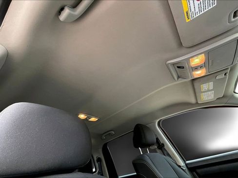 Used 2017 Nissan Titan SV image 29