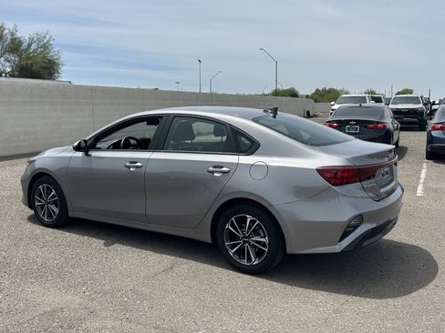 Used 2024 Kia Forte LXS FWD image 3