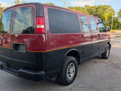 Used 2005 Chevrolet Express 3500 image 6