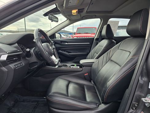 Used 2023 Nissan Altima 2.5 SR w/ SR Premium Package image 21