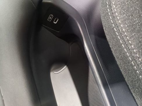 New 2025 Honda HR-V LX image 30
