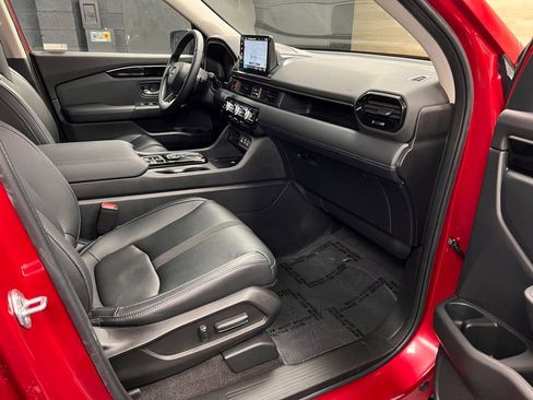 Used 2023 Honda Pilot Touring image 6