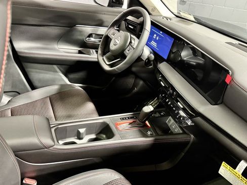 New 2026 Nissan Kicks SR w/ SR Premium Package AWD/4WD image 11