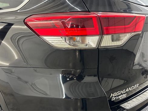 Used 2018 Toyota Highlander LE image 34