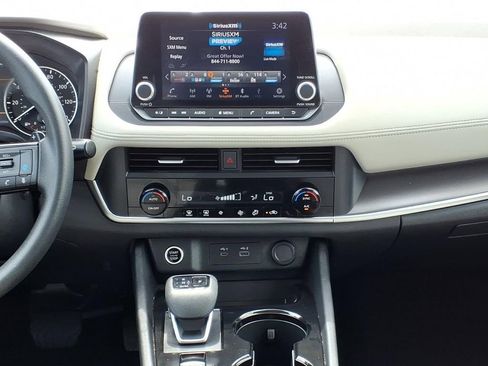 Used 2023 Nissan Rogue SV FWD image 14