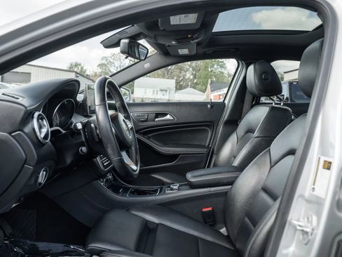 Used 2017 Mercedes-Benz GLA 250 4MATIC w/ Premium Package image 7