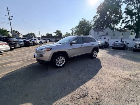 Used 2016 Jeep Cherokee Latitude AWD/4WD image 31