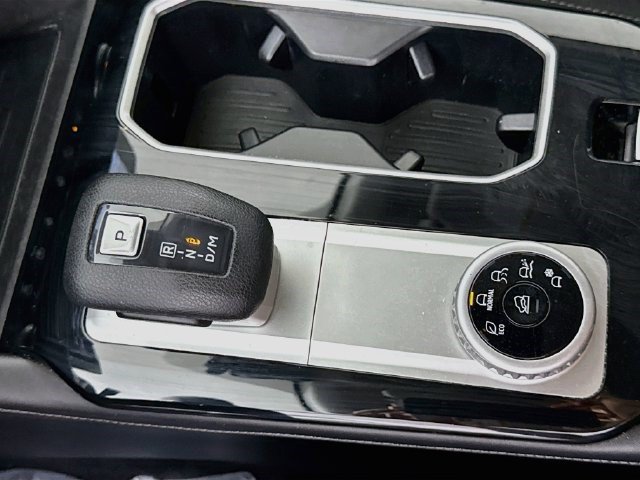 Used 2025 Mitsubishi Outlander ES FWD image 19