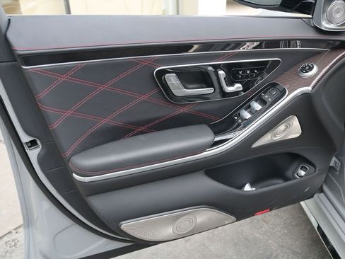 Used 2024 Mercedes-Benz S 63 AMG S w/ Rear Seat Package image 27