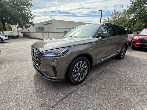 New 2025 Lincoln Aviator 2WD image 2