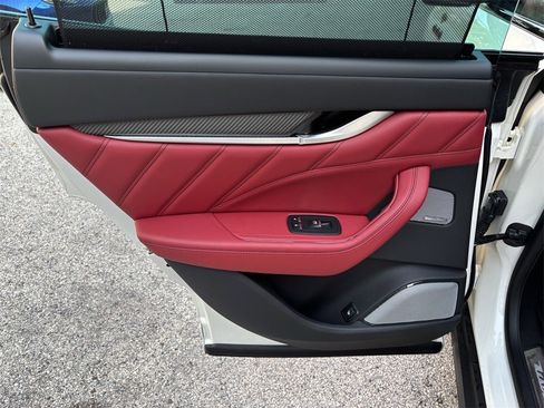 Used 2023 Maserati Levante Trofeo image 62