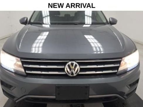 Used 2020 Volkswagen Tiguan SE image 2