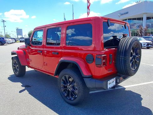 Used 2025 Jeep Wrangler Unlimited Sahara w/ Safety Group AWD/4WD image 28