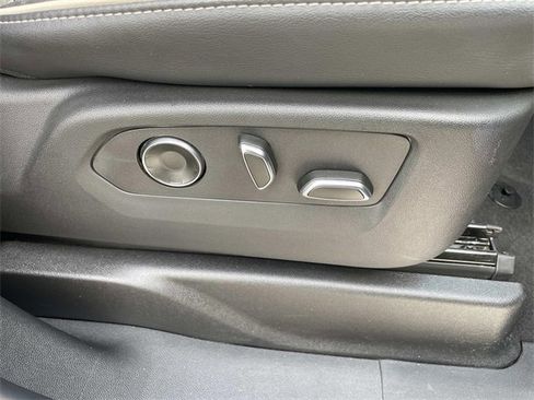 Used 2025 Cadillac Escalade ESV Premium Luxury image 34