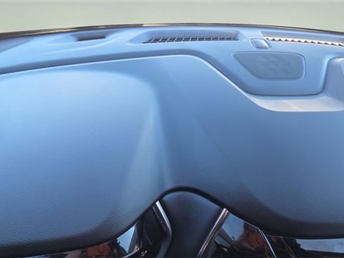 Used 2021 Chevrolet Traverse Premier image 9