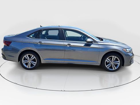 Used 2022 Volkswagen Jetta SE FWD image 4