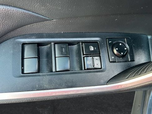 Used 2021 Toyota RAV4 LE FWD image 12