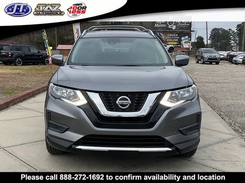 Used 2019 Nissan Rogue SV image 2