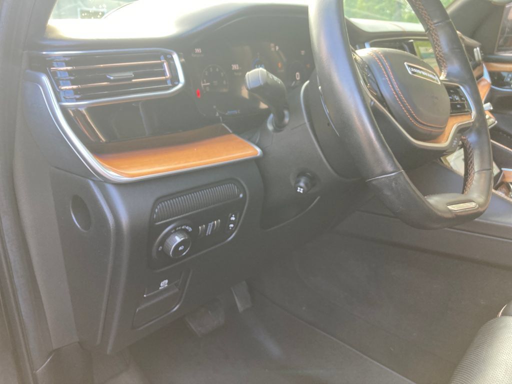 Used 2022 Jeep Grand Wagoneer Series III AWD/4WD image 17