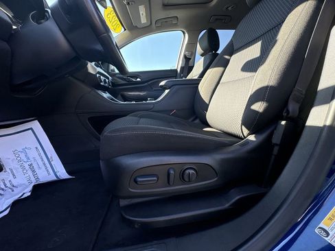 Used 2023 GMC Acadia SLE w/ Driver Convenience Package image 14