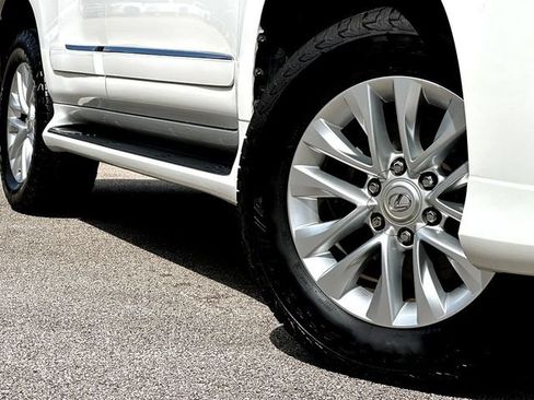 Used 2019 Lexus GX 460 Premium AWD/4WD image 2