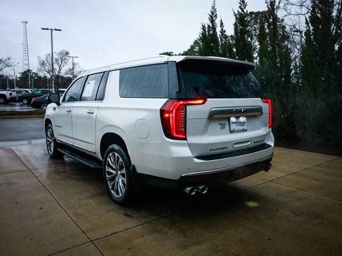 Used 2021 GMC Yukon XL Denali image 8