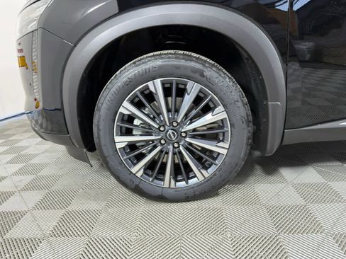 New 2026 Nissan Pathfinder Platinum image 10