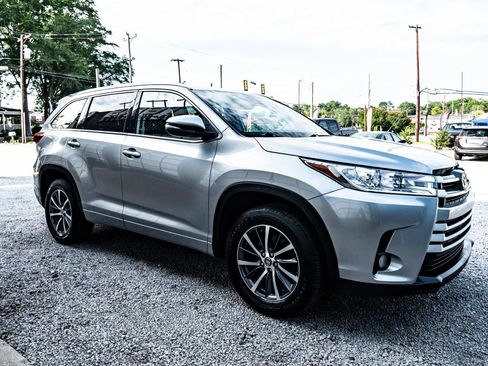 Used 2018 Toyota Highlander XLE FWD image 15