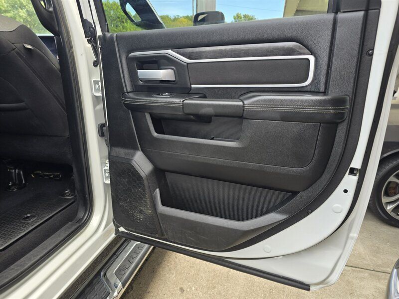 Used 2024 RAM 3500 Big Horn AWD/4WD image 17