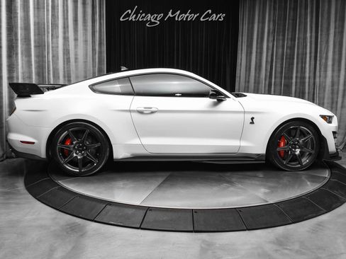 Used 2022 Ford Mustang Shelby GT500 w/ Carbon Fiber Track Pack RWD image 44