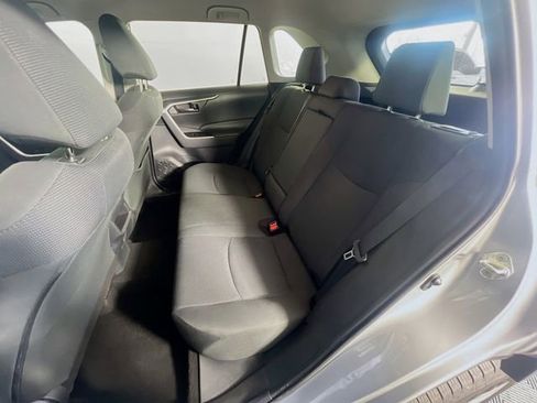 Used 2019 Toyota RAV4 LE FWD image 27