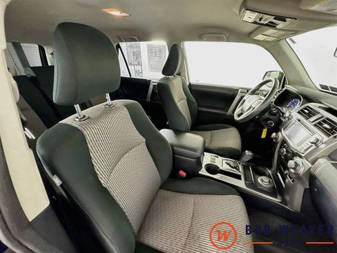 Used 2018 Toyota 4Runner SR5 AWD/4WD image 33