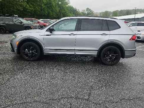 Used 2023 Volkswagen Tiguan SE R-Line FWD image 2