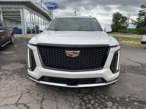 Used 2025 Cadillac Escalade Sport w/ Touring Package AWD/4WD image 8