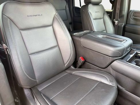 Used 2023 GMC Yukon XL Denali AWD/4WD image 22