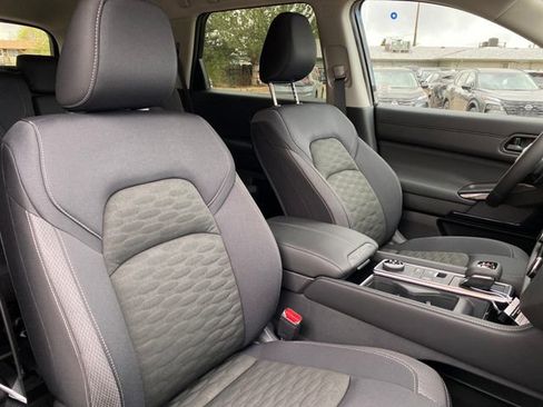 New 2026 Nissan Pathfinder SV image 9