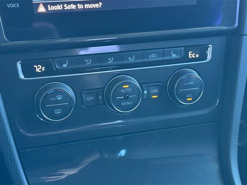 Used 2018 Volkswagen e-Golf SE image 19