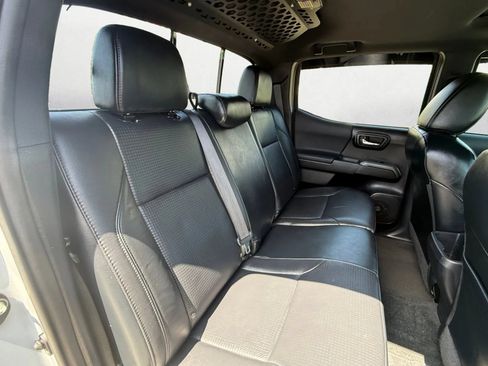 Used 2020 Toyota Tacoma TRD Off-Road w/ TRD Premium Off Road Package AWD/4WD image 26